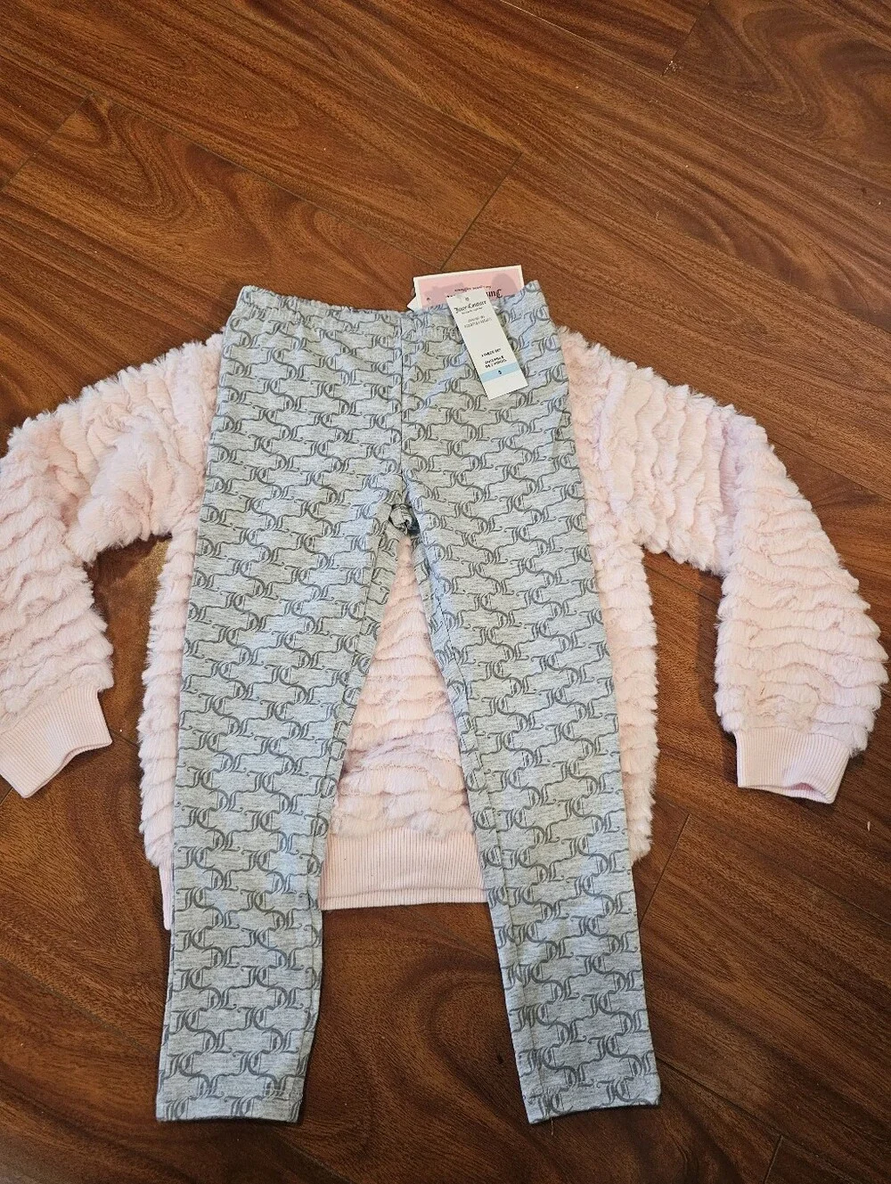 NWT Juicy Couture Girls 2 PC Set Size 5 Pink Fuzzy Sweater & Monogram Leggings